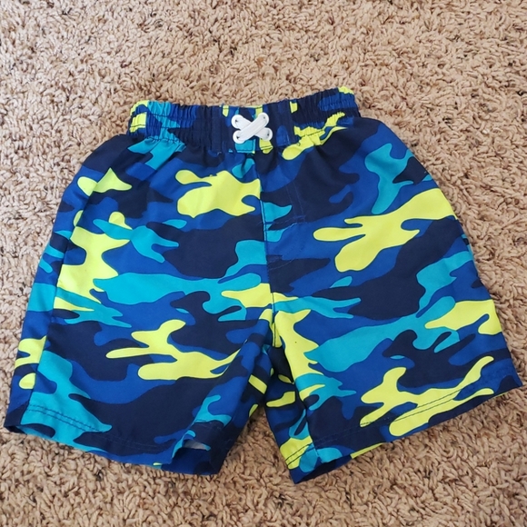 Lot of 12 month swim trunks - Picture 4 of 4